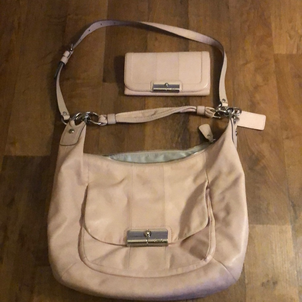 Light Pink Leaher Coach Purse and matching wallet!